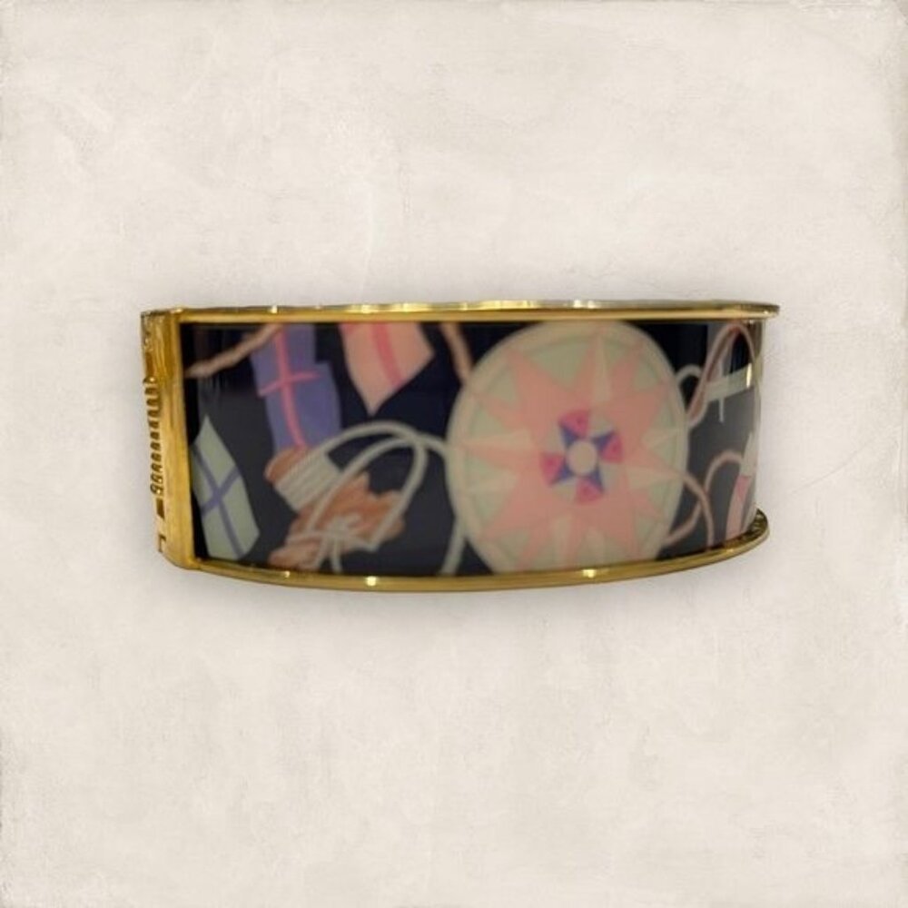 3/$20 SALE 🛒 Retro bracelet: Blue & pink bangle bracelet fun print & GT accents